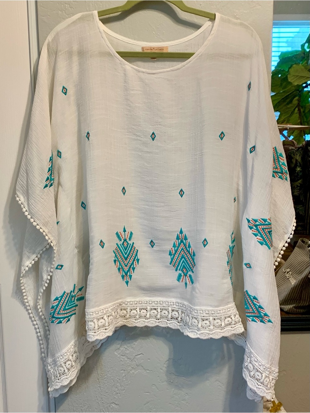 Gibson White Tunic Top with Turquoise Embroidery